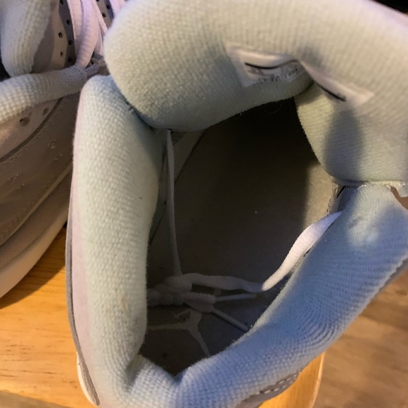 Men’s Jordans 8 1/2 - Picture 2 of 4